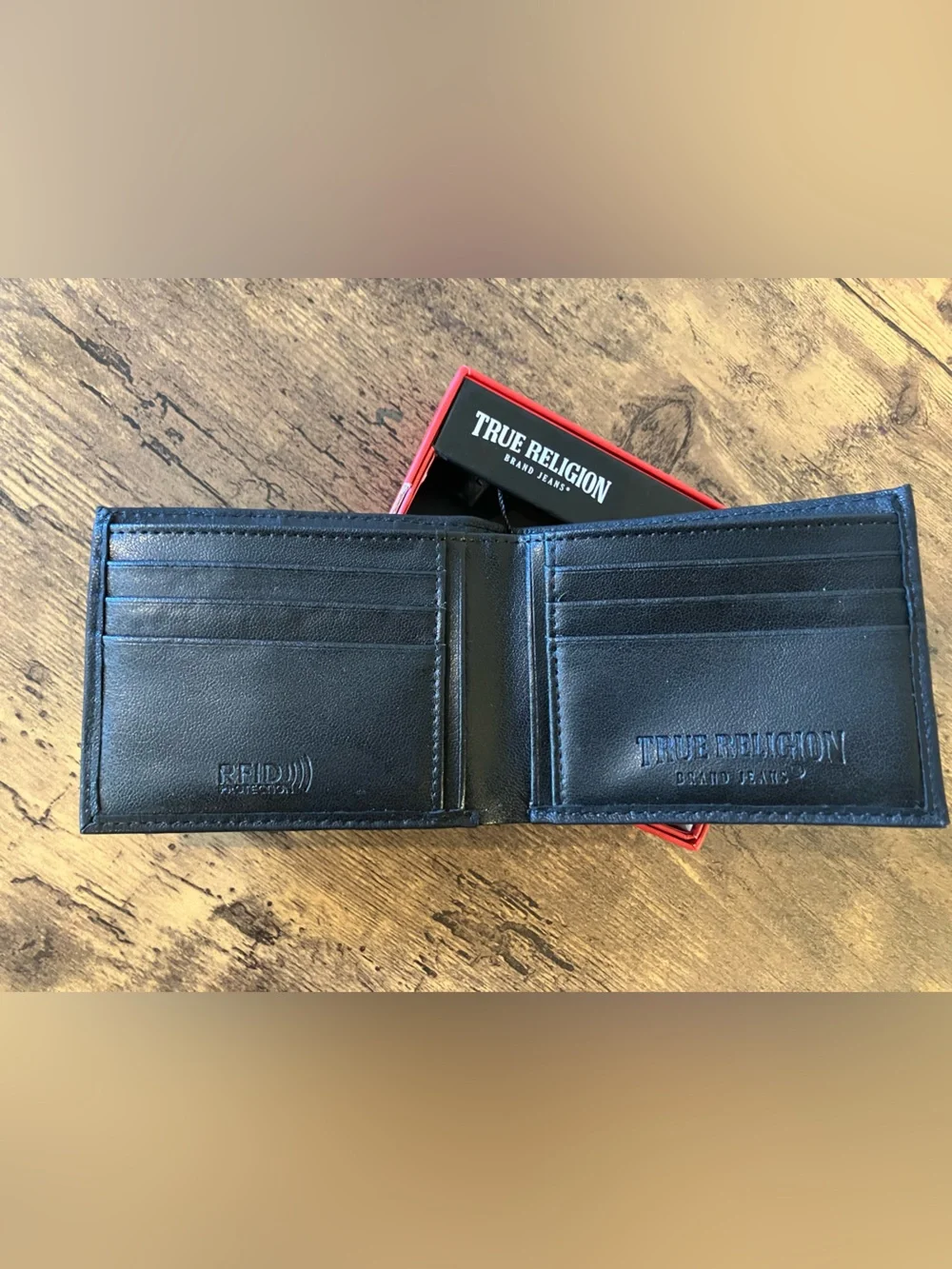 True religion, Wallet